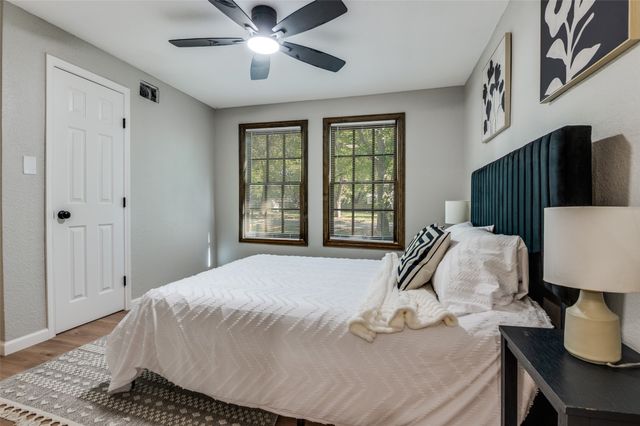 109 S Central Avenue, Waxahachie, TX 75165