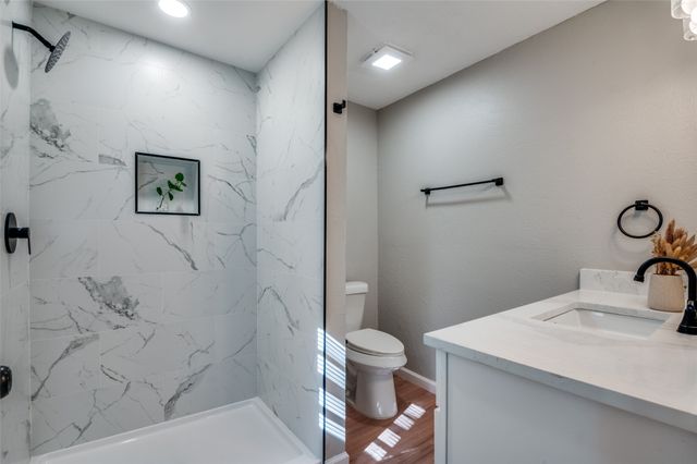 109 S Central Avenue, Waxahachie, TX 75165