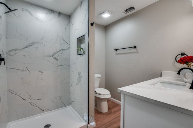 109 S Central Avenue, Waxahachie, TX 75165