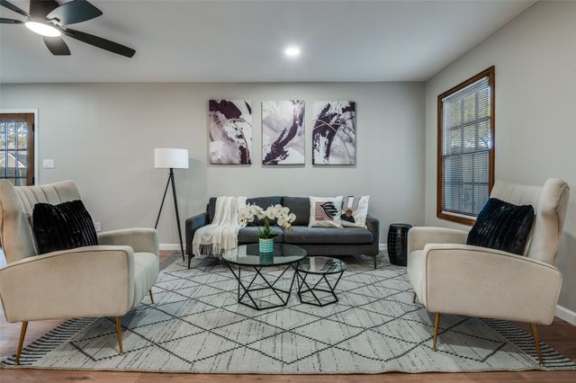 109 S Central Avenue, Waxahachie, TX 75165