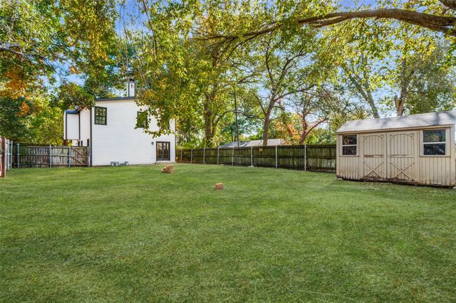 109 S Central Avenue, Waxahachie, TX 75165