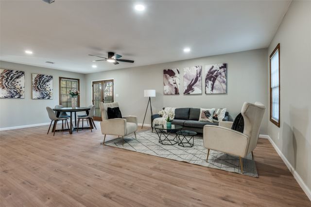 109 S Central Avenue, Waxahachie, TX 75165