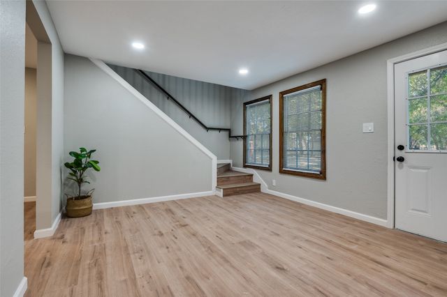 109 S Central Avenue, Waxahachie, TX 75165