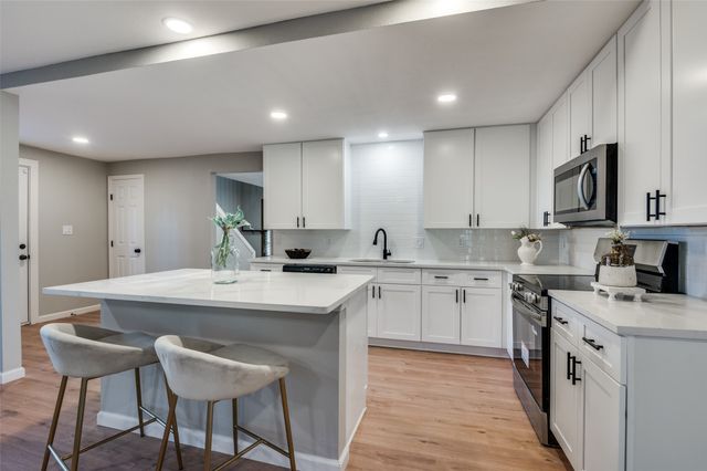 109 S Central Avenue, Waxahachie, TX 75165