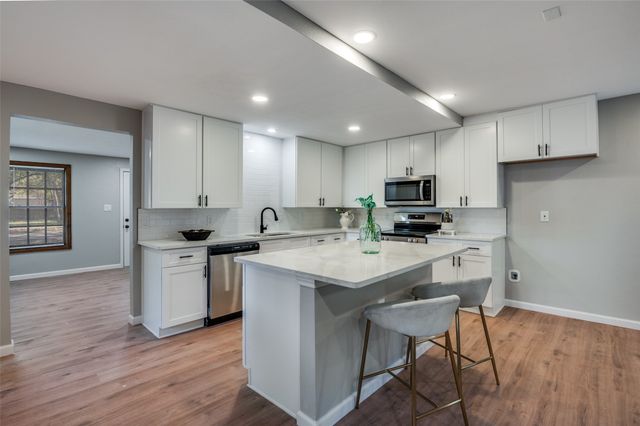 109 S Central Avenue, Waxahachie, TX 75165