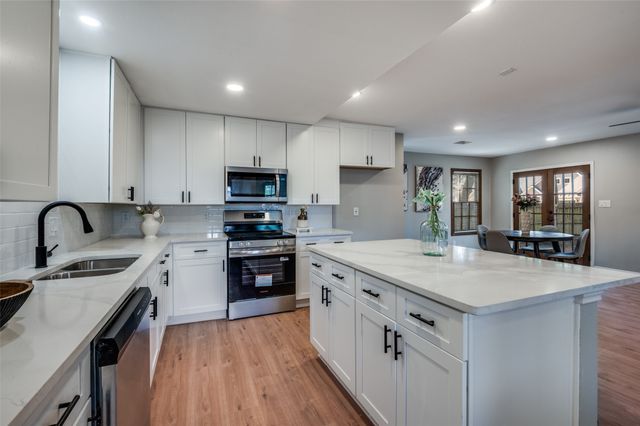 109 S Central Avenue, Waxahachie, TX 75165