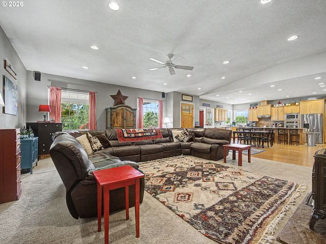 18020 Se RICHEY Rd, Gresham, OR 97080
