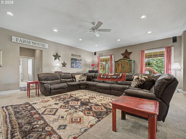18020 Se RICHEY Rd, Gresham, OR 97080