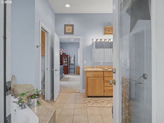 18020 Se RICHEY Rd, Gresham, OR 97080