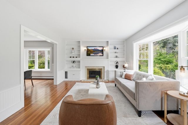 18 Maple St, Auburn, MA 01501