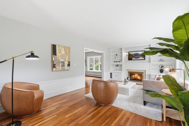 18 Maple St, Auburn, MA 01501