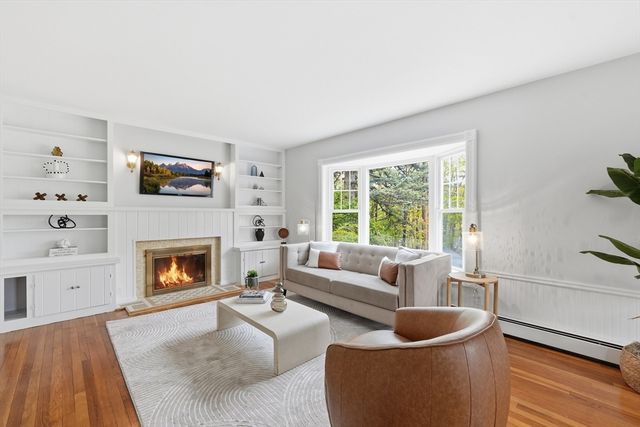 18 Maple St, Auburn, MA 01501
