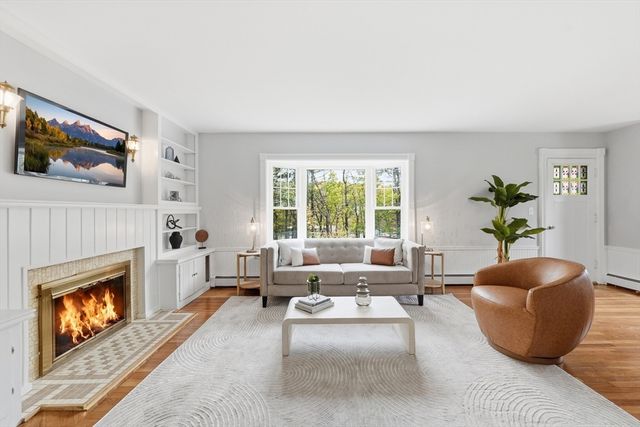 18 Maple St, Auburn, MA 01501