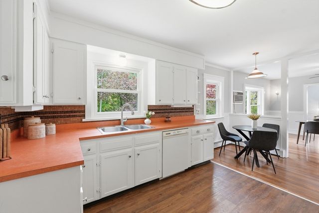 18 Maple St, Auburn, MA 01501