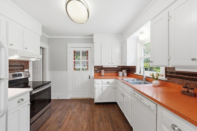 18 Maple St, Auburn, MA 01501