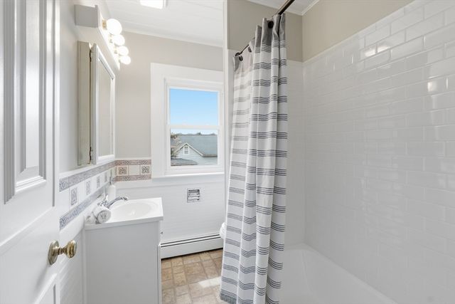 18 Maple St, Auburn, MA 01501