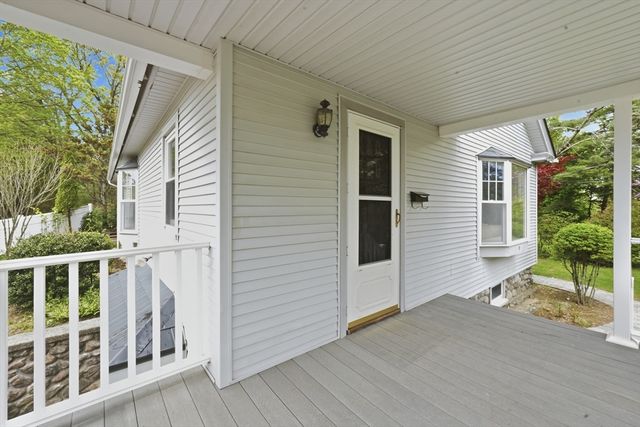 18 Maple St, Auburn, MA 01501
