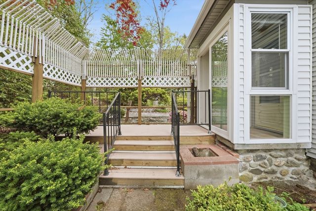 18 Maple St, Auburn, MA 01501
