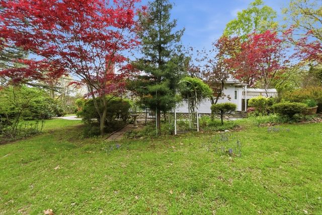 18 Maple St, Auburn, MA 01501