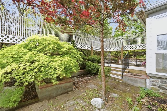 18 Maple St, Auburn, MA 01501