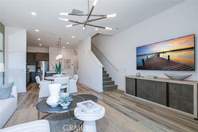 1077 Cadence, Irvine, CA 92618