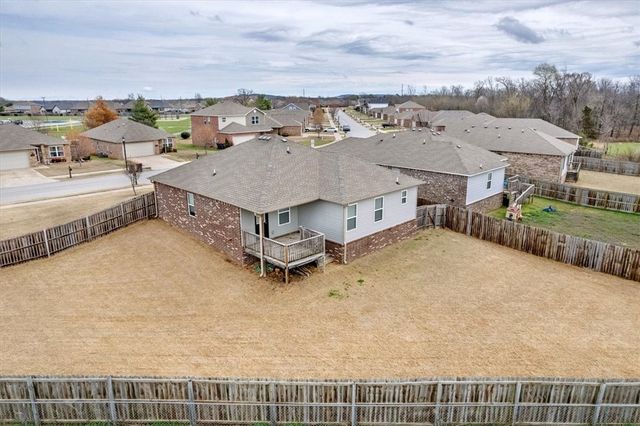 7931 Bridgegate Avenue, Springdale, AR 72762