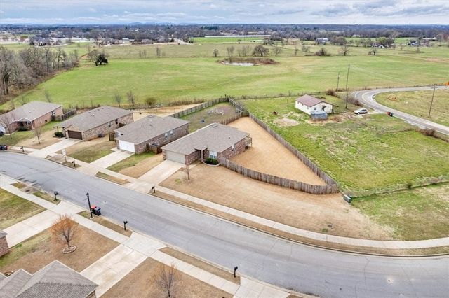 7931 Bridgegate Avenue, Springdale, AR 72762