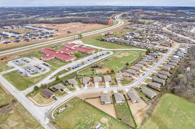 7931 Bridgegate Avenue, Springdale, AR 72762