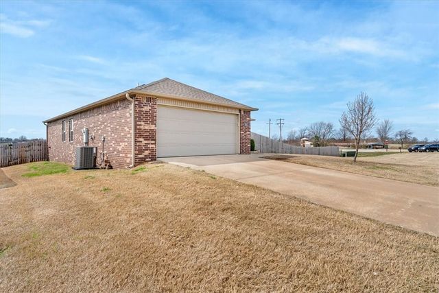 7931 Bridgegate Avenue, Springdale, AR 72762