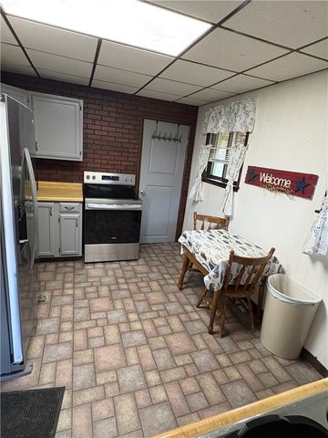 232 Thornton Aly, Brownsville, PA 15417