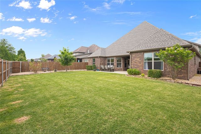 1900 SW Hayfield Avenue, Bentonville, AR 72713