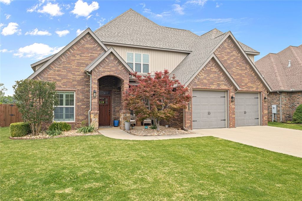 1900 SW Hayfield Avenue, Bentonville, AR 72713