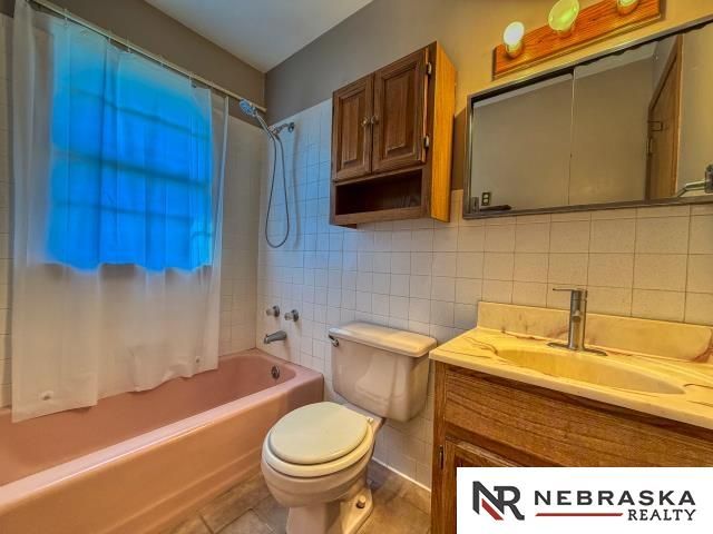 3410 S 48TH Avenue Circle, Omaha, NE 68106