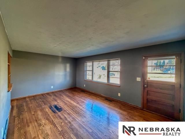 3410 S 48TH Avenue Circle, Omaha, NE 68106