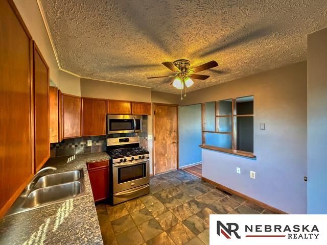 3410 S 48TH Avenue Circle, Omaha, NE 68106