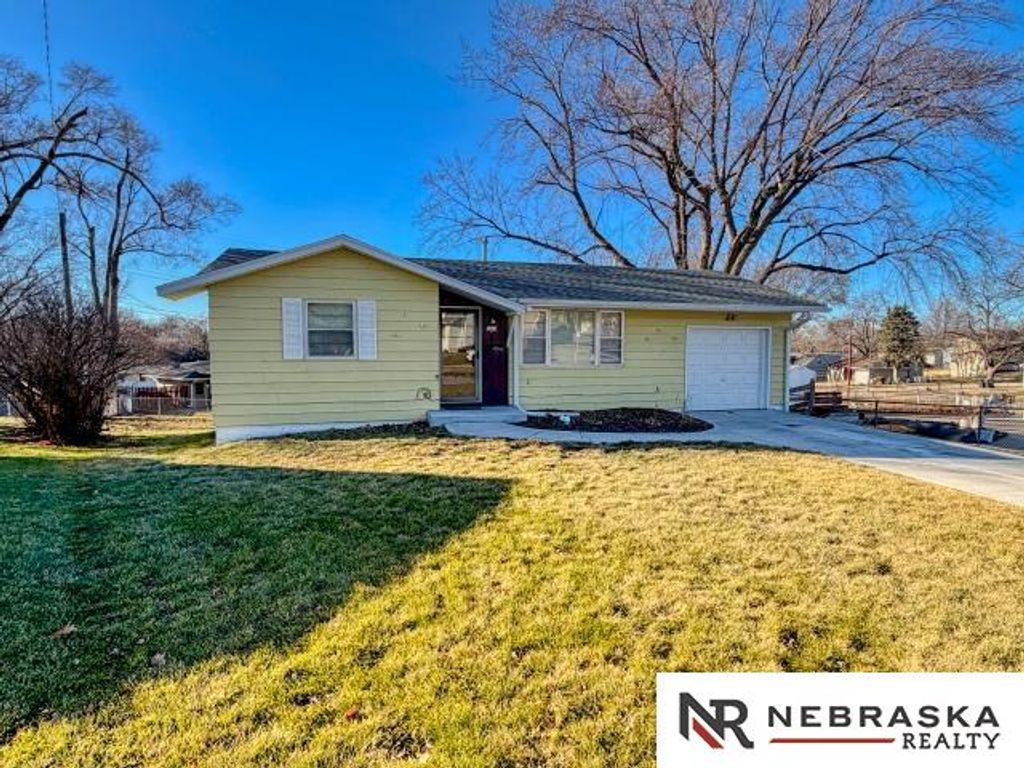 3410 S 48TH Avenue Circle, Omaha, NE 68106