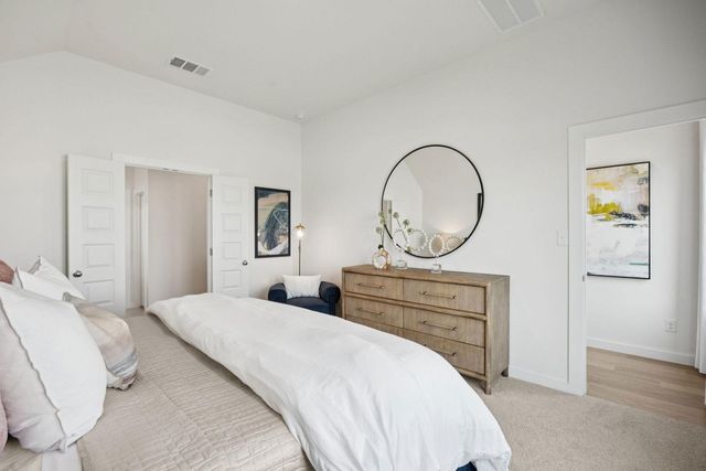 111 Mandeville DR, Hutto, TX 78634