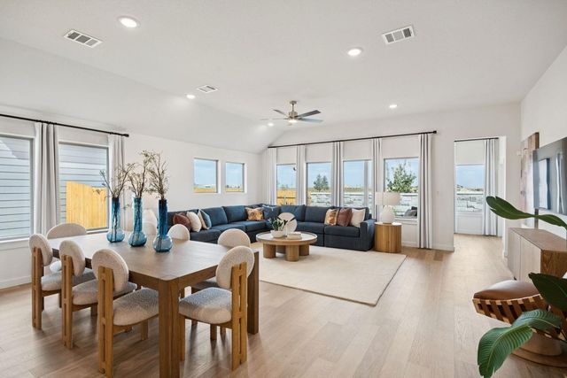 111 Mandeville DR, Hutto, TX 78634