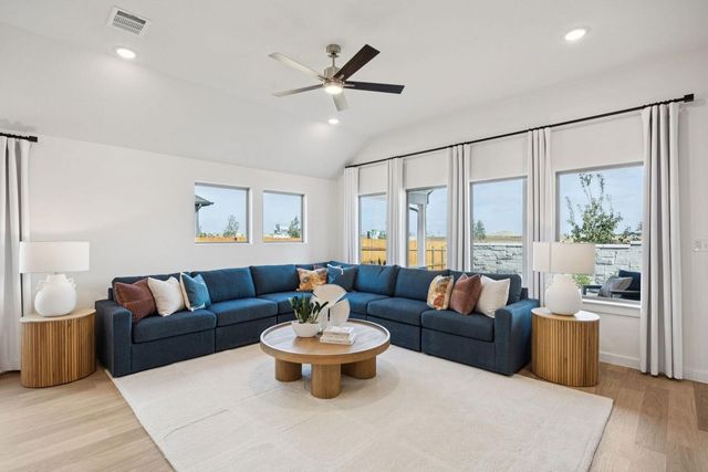 111 Mandeville DR, Hutto, TX 78634