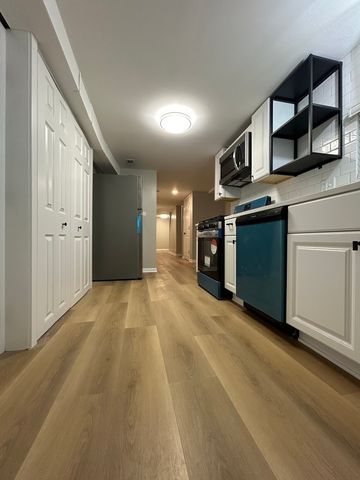 2902 W Diversey Avenue L, Chicago, IL 60647