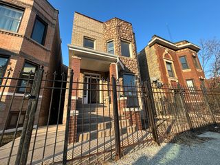2902 W Diversey Avenue L, Chicago, IL 60647