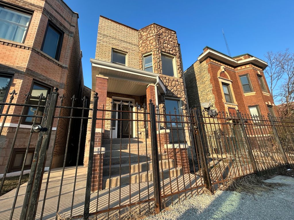 2902 W Diversey Avenue L, Chicago, IL 60647