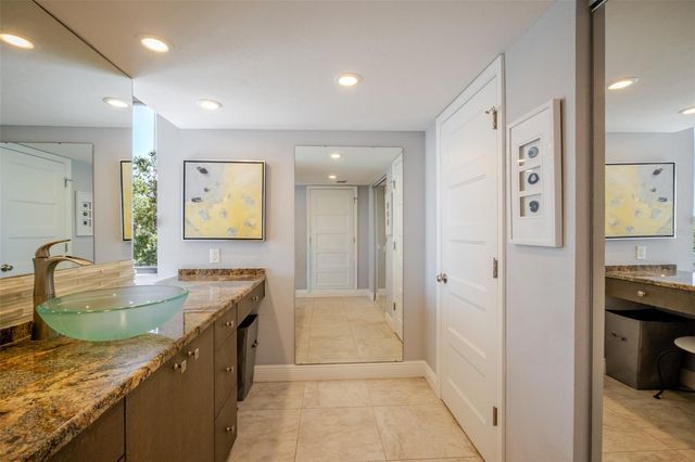 6285 MIDNIGHT PASS ROAD 307, Sarasota, FL 34242