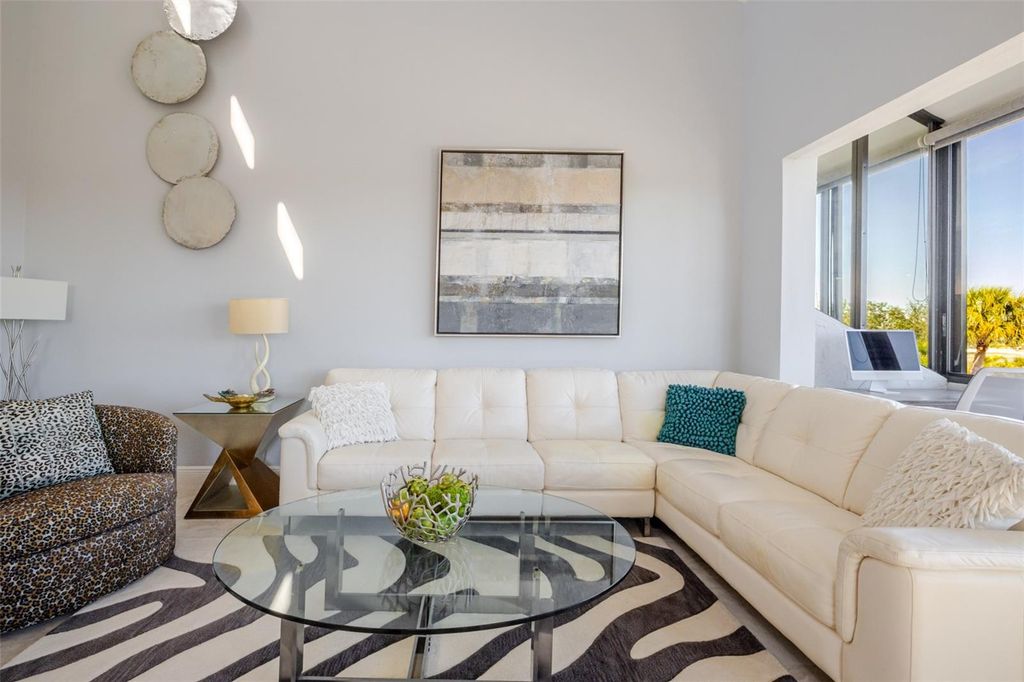 Image 13 of property listing at 6285 MIDNIGHT PASS ROAD 307, Sarasota, FL 34242