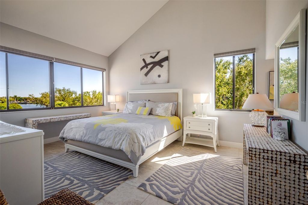 Image 20 of property listing at 6285 MIDNIGHT PASS ROAD 307, Sarasota, FL 34242