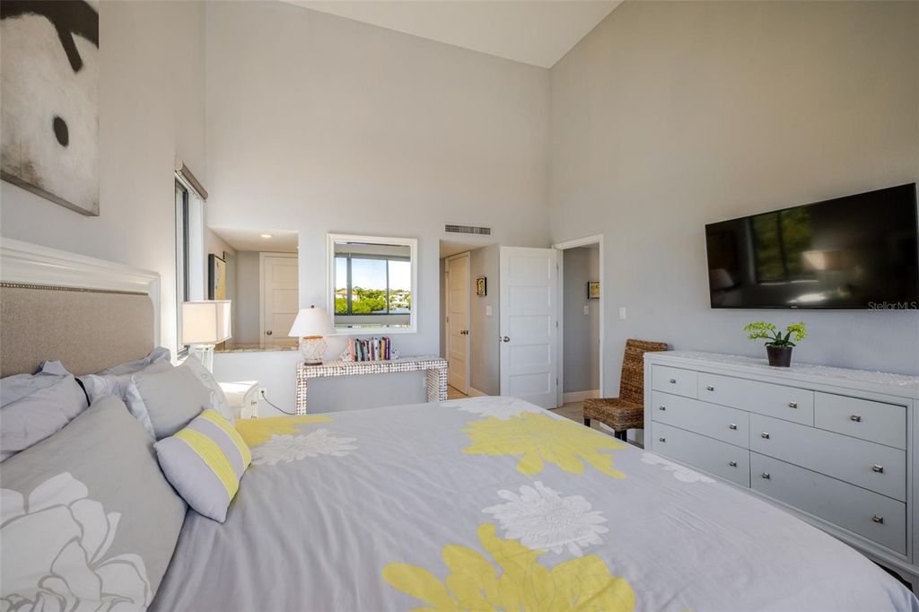 Image 26 of property listing at 6285 MIDNIGHT PASS ROAD 307, Sarasota, FL 34242