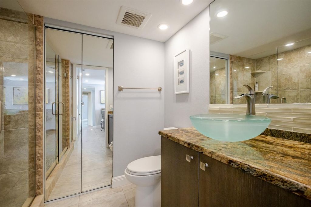 Image 32 of property listing at 6285 MIDNIGHT PASS ROAD 307, Sarasota, FL 34242