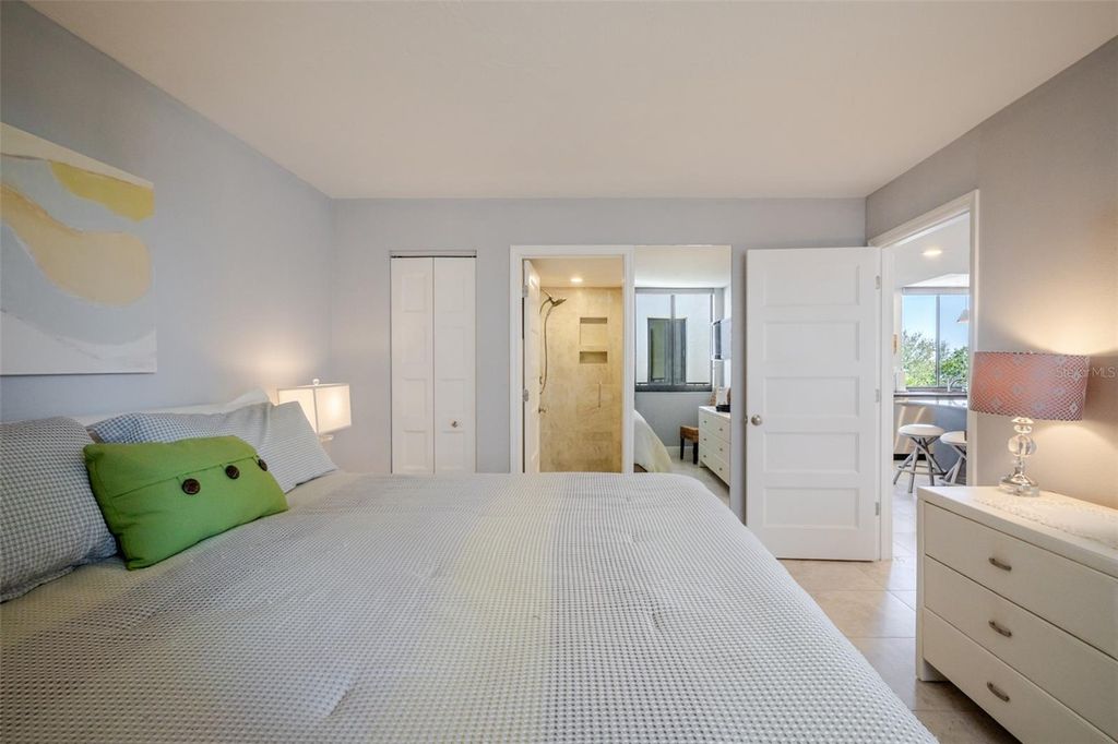 Image 36 of property listing at 6285 MIDNIGHT PASS ROAD 307, Sarasota, FL 34242