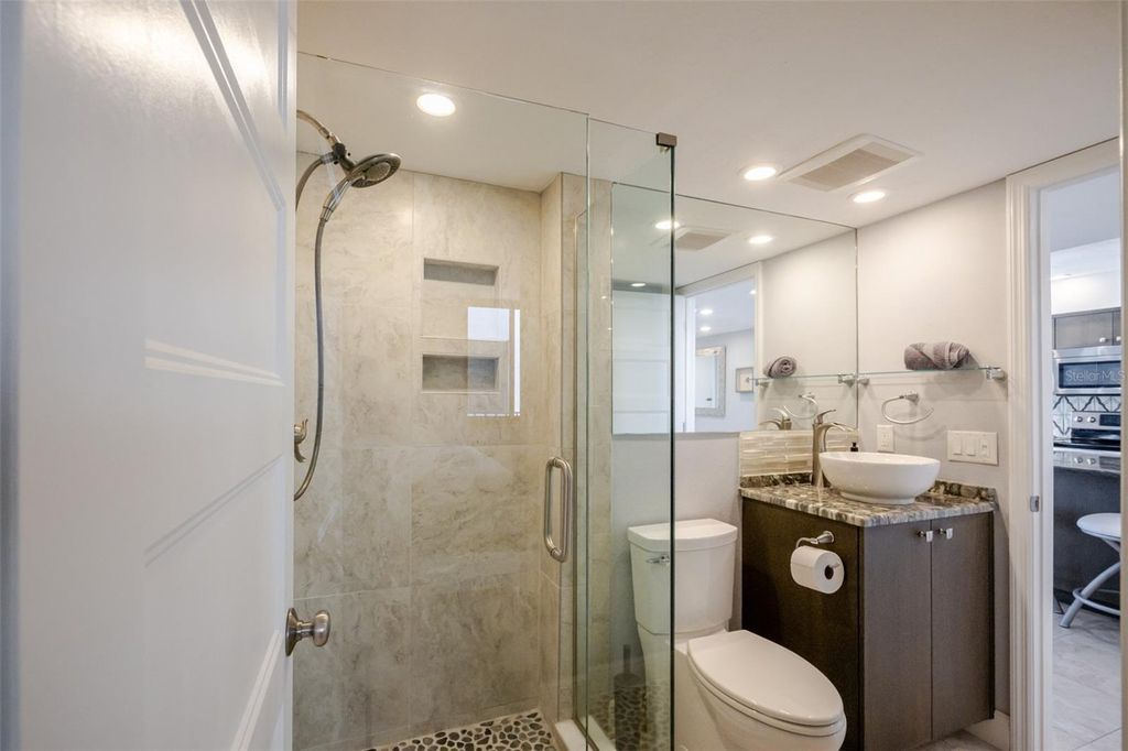 Image 38 of property listing at 6285 MIDNIGHT PASS ROAD 307, Sarasota, FL 34242