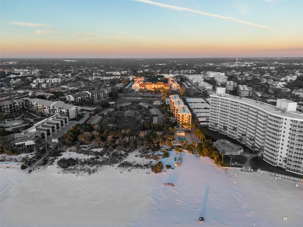 Image 50 of property listing at 6285 MIDNIGHT PASS ROAD 307, Sarasota, FL 34242